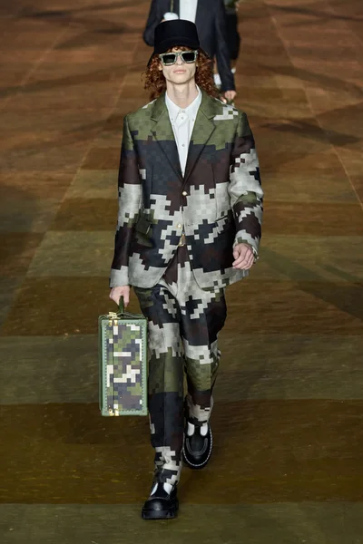 Look 4